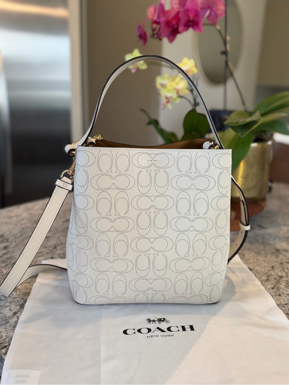 Coach Large Town Bucket Bag in Perforated Leather Style 1008 EUC - Picture 4 of 12